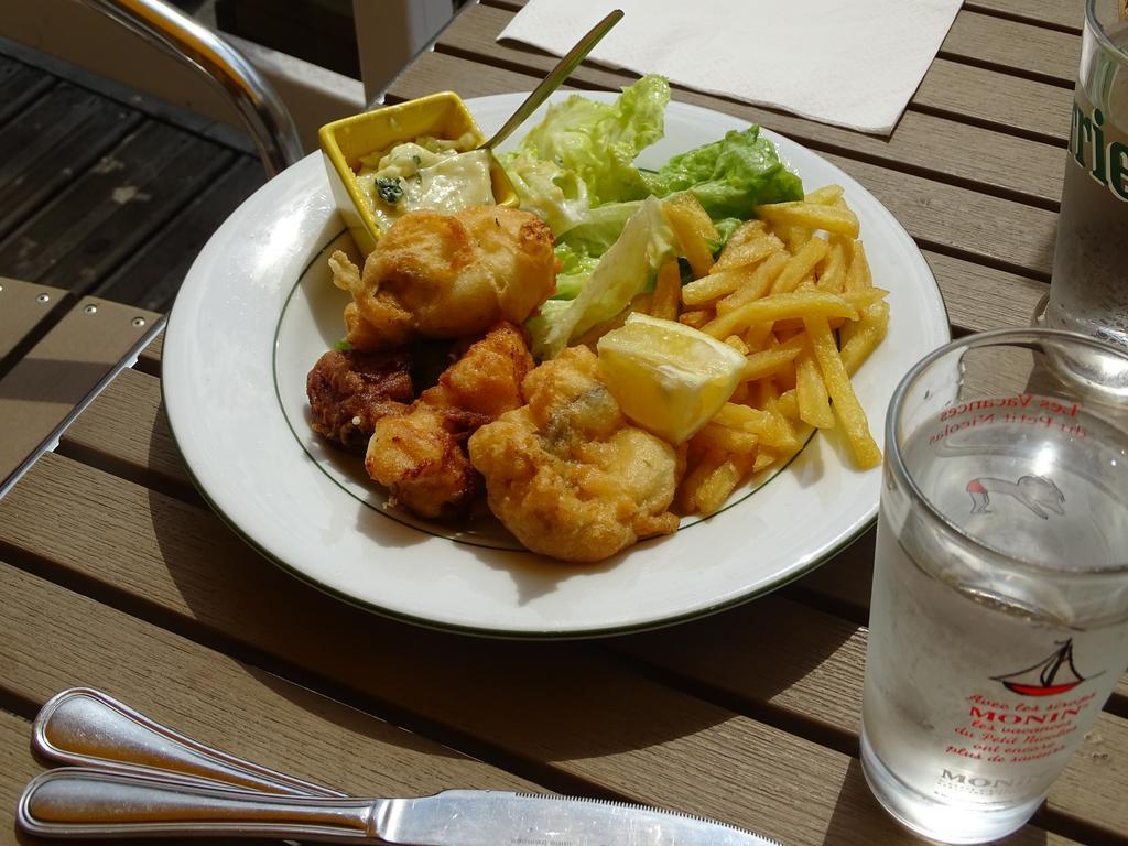 Hotel Restaurant Du Commerce ラ・グエニエール エクステリア 写真
