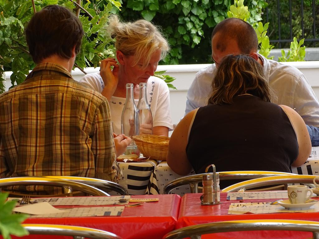 Hotel Restaurant Du Commerce ラ・グエニエール エクステリア 写真